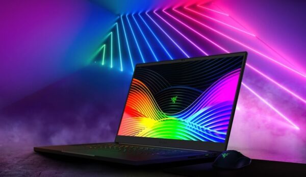 Razer Blade Pro 17 - 17.3 Inch Pro Gaming Laptop with 360 Hz FHD Display (Intel Core i7, NVIDIA RTX 3070, 16 GB RAM, 512 GB SSD, Chroma RGB) UK Layout | Black - Image 2